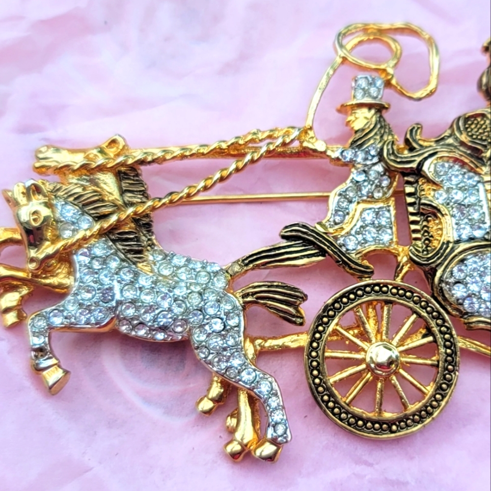 🎠 CINDERELLA Austrian Crystal Brooch Pin Statement Peice!
